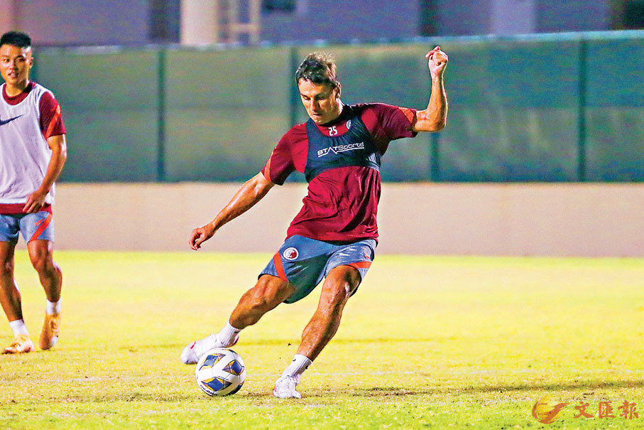 �����H�䨬�b�ڪL�ƾԥ@�~�ɪ��}���A�V�m�@�����e�C ���`�Ϥ�