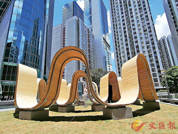 �����N�˸m�uPlease Be Seated �дN�y�v