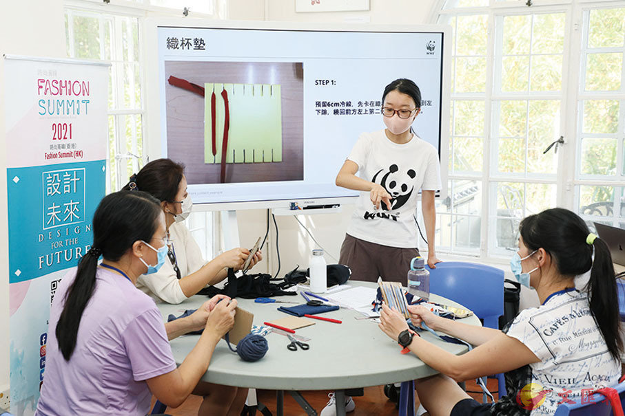 ���bWWF�ɮv���ɤU�A�ѥ[�̻��ʤ�����T-Shirt�A�s���ɩ|�M�ԡC