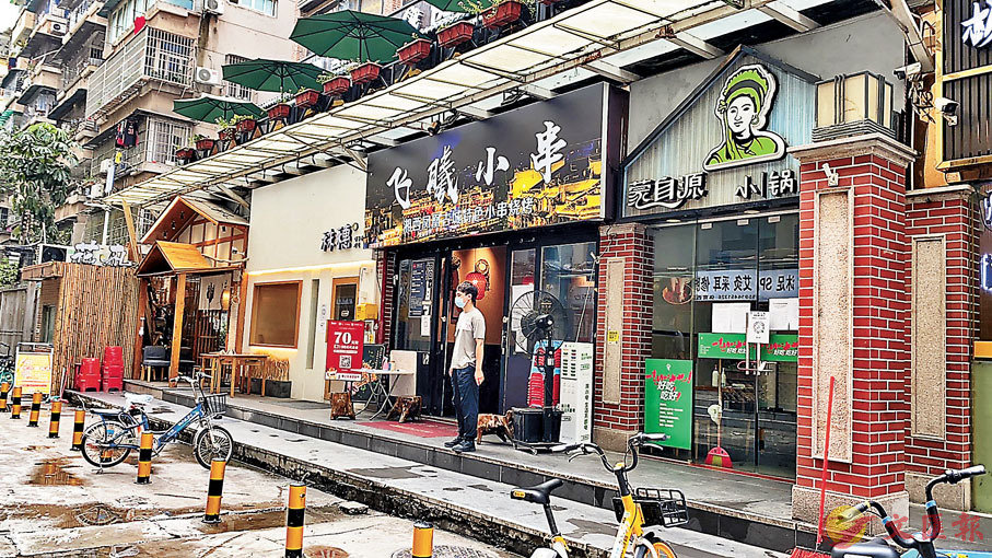 ●雖是節日,天河區的美食小街也是冷冷清清。 香港文匯報記者李薇 攝