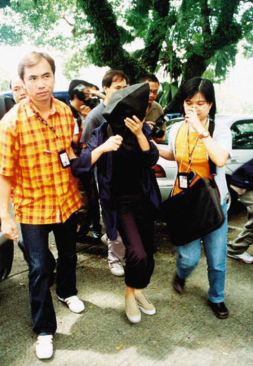 重案组破盗窃集团拘六女 - 香港文汇报