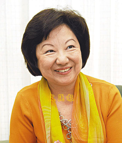 金紫荆星章 李丽娟:一定同妈妈分享