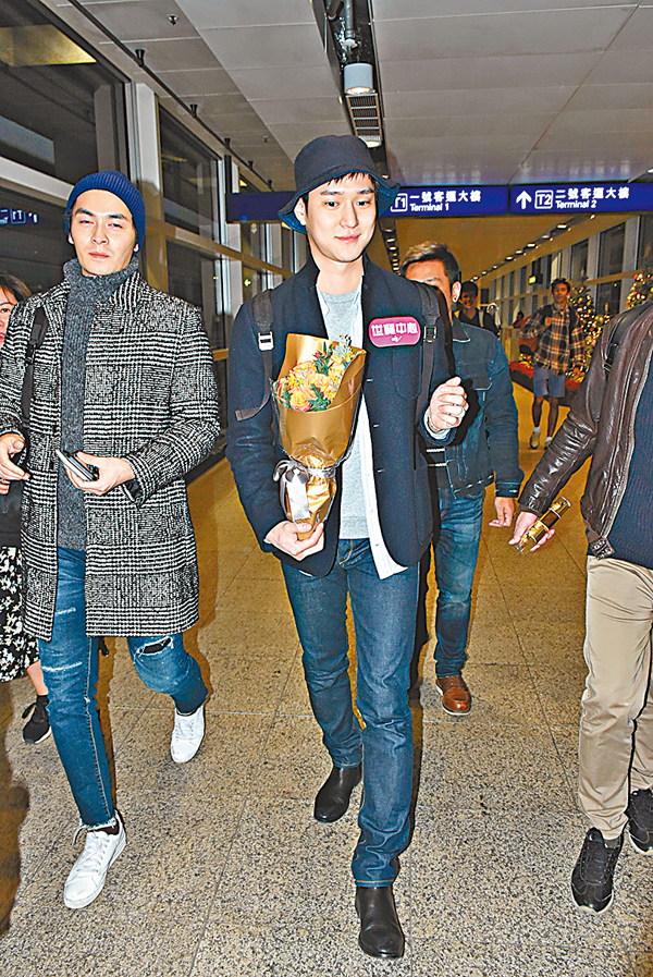 高庚杓抵港 表现亲民